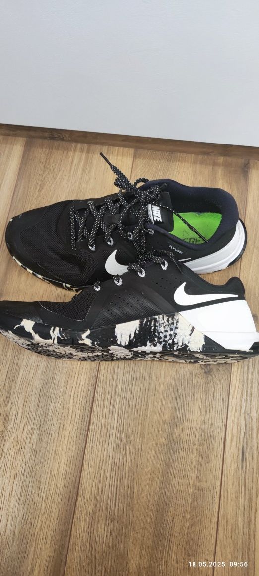 Маратонки Nike  номер 44.5
