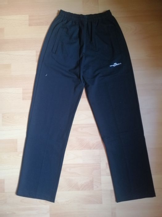 Pantaloni sport, negri, noi