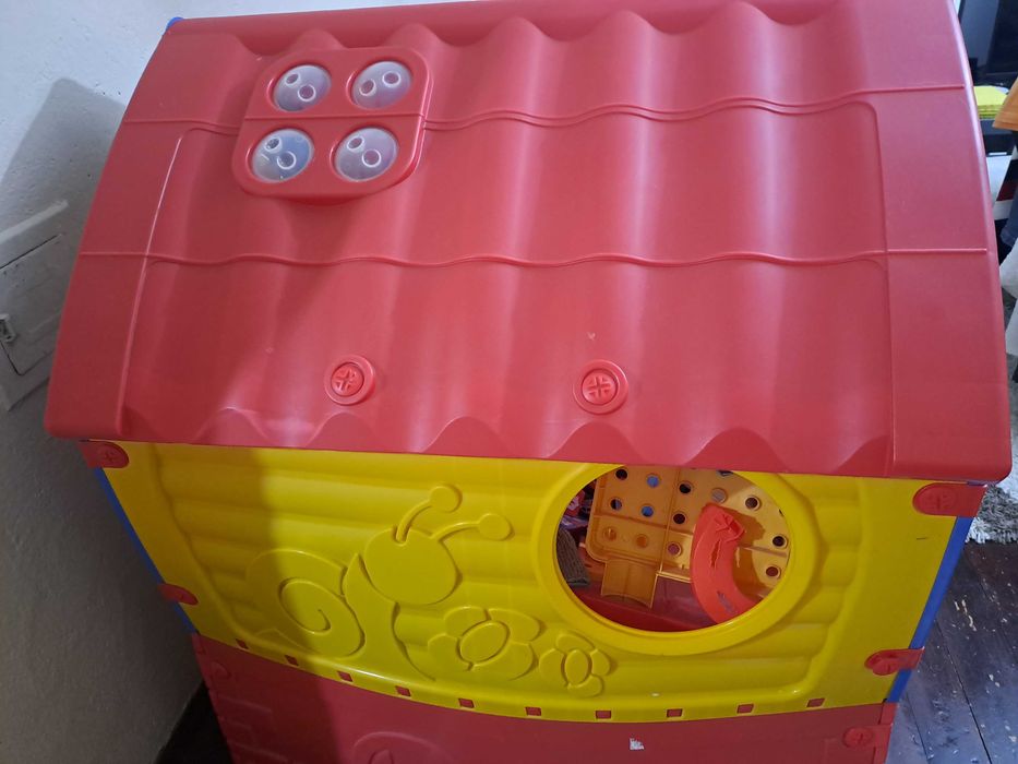 Детска пластмасова къща