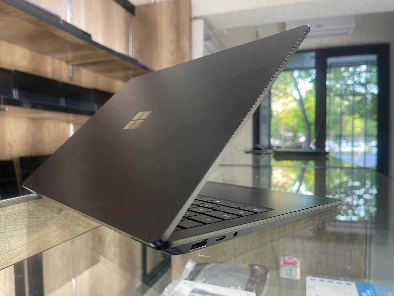 Microsoft Surface laptop 4  CORE i7-1185G7 ram 16 ssd 256