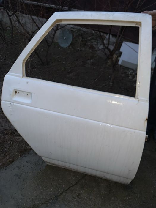 Срочно продается задняя правая дверь приора оригинал