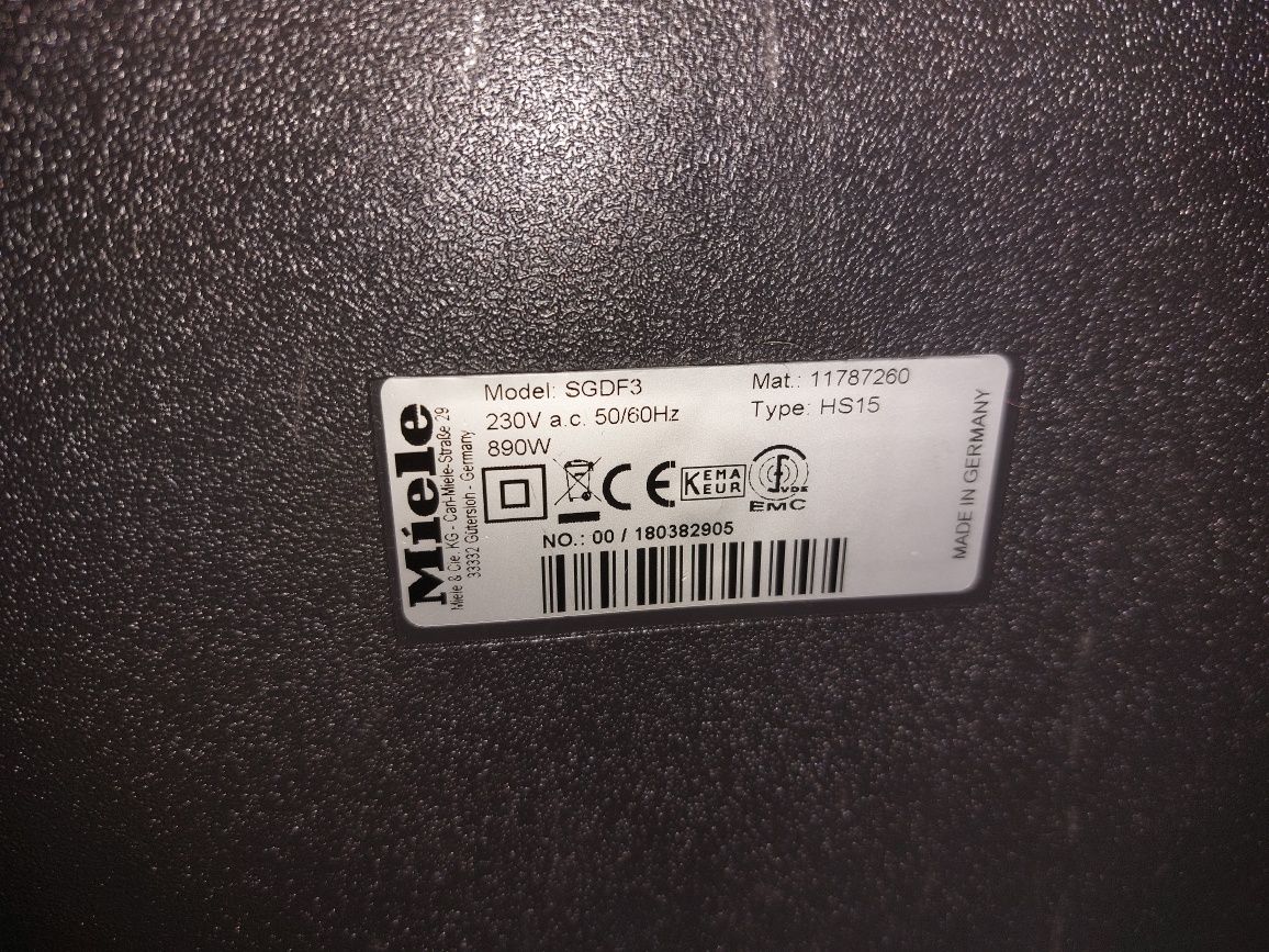 Прахосмукачка Miele Complete C3 Powerline 

Работи перфектно. Супер з