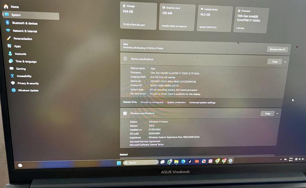 Laptop Asus Vivobook 17 X1704VA-i7/ 16 GB RAM -1 TB SSD