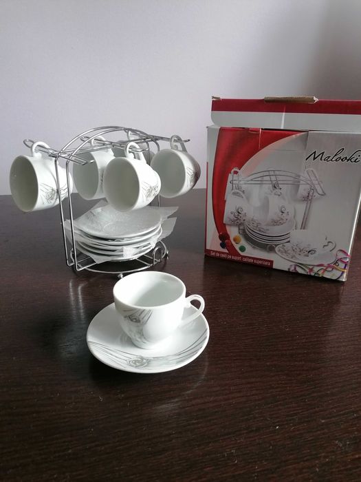 Set elegant cesti cu farfurii