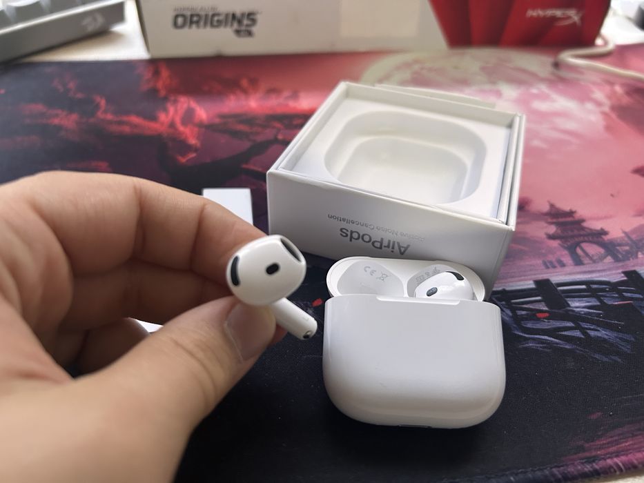 Като НОВИ Air pods 4