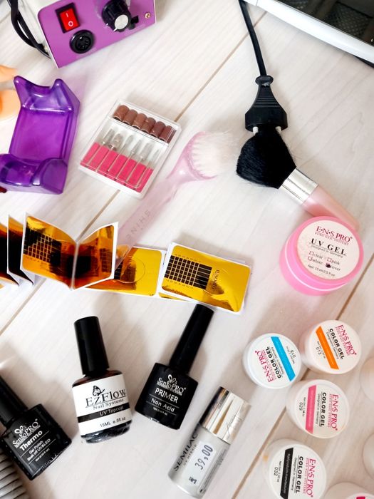 Freza unghii noua,lampa UV profi,capete,geluri, top coat,baza,becuri