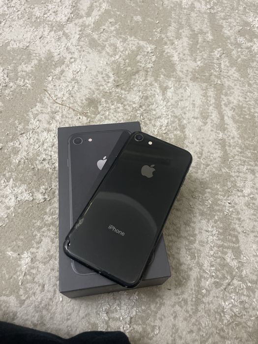 Айфон 8 в неплохом состоянии