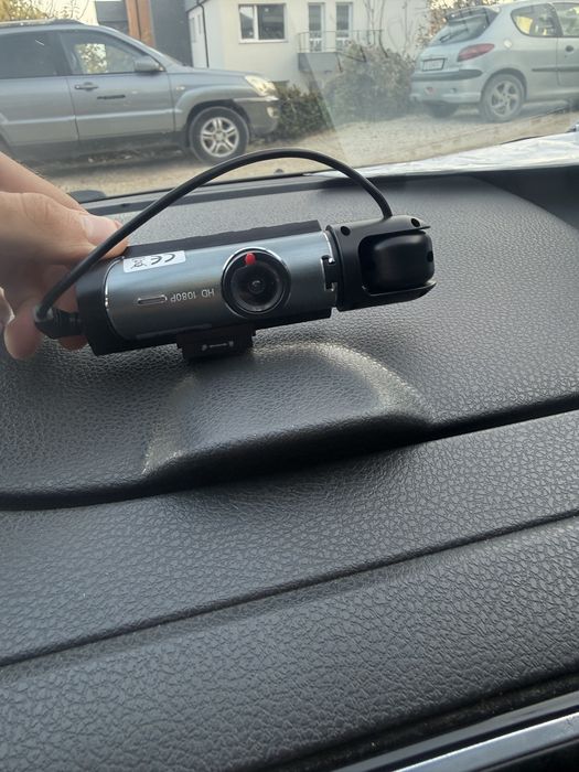 Видеорегистратор с две камери