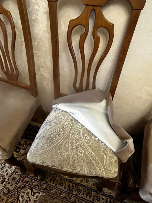 Стол со стульями