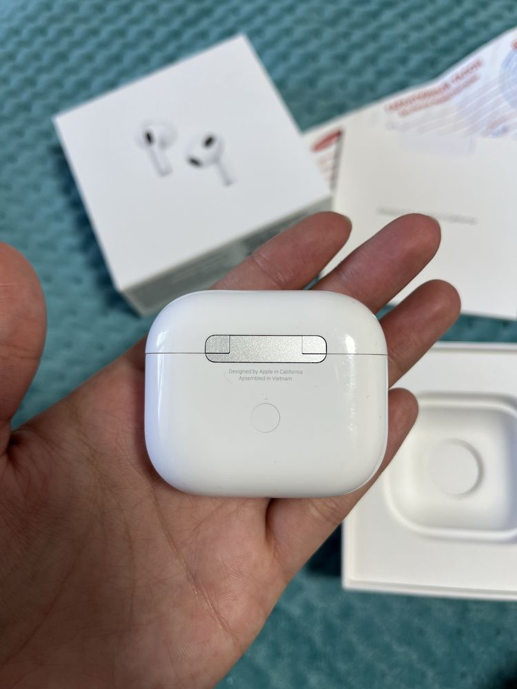 Наушники Apple AirPods 3 with Lightning Charging Case белый