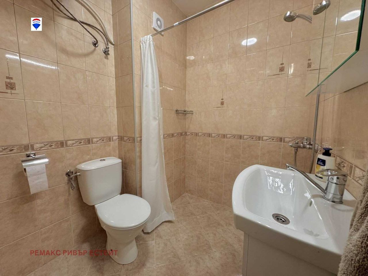Дава се под наем Тристаен апартамент в Русе, Център - 100 кв.м за 510 € - Снимка #10