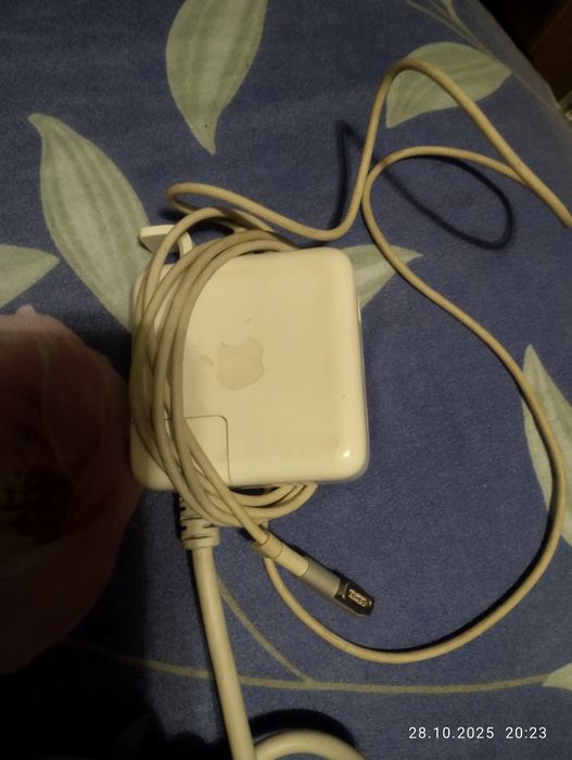 Зарядное устройство на MacBook, Зарядное устройство MagSafe MC747CH/A