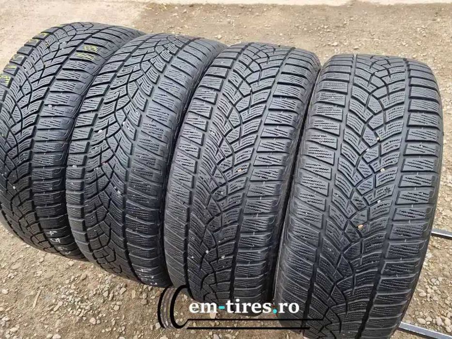 SET 4 Anvelope Iarna 215/55 R17 GOODYEAR UltraGrip Performance + 98V