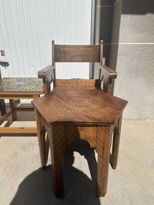 Дървени мебели от масивно дърво - маси, столове, скринове