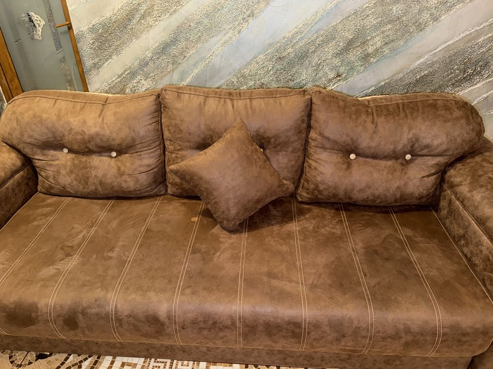 Vand  2 canapele din piele intoarsa