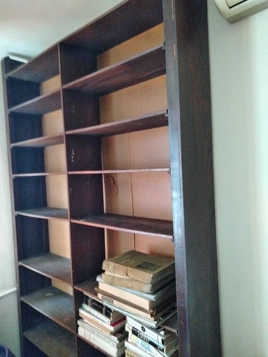 Vand biblioteca din lemn