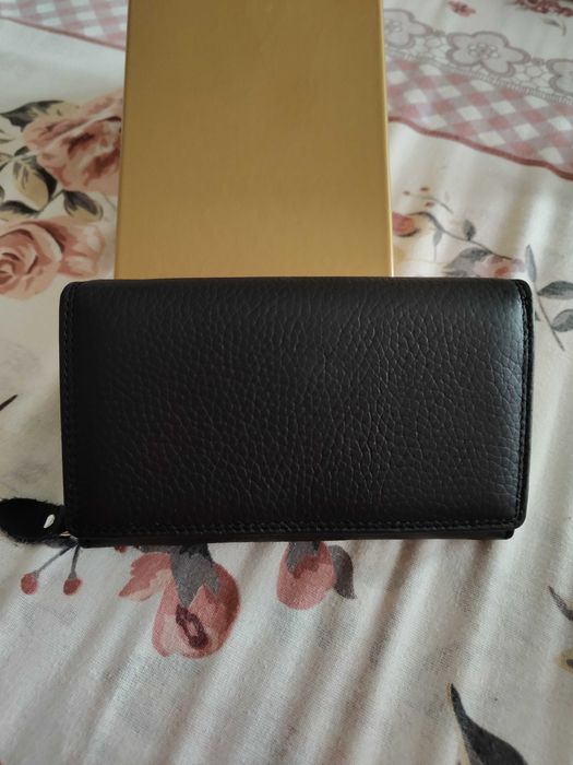 Ново дамско портмоне от естествена кожа