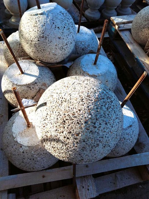 Bolard(delimitator rutier) alb rotund din beton  piatra naturala 32 cm