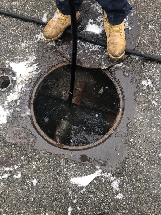 Desfundare canalizare .Camera video inspectie tevi de canal.