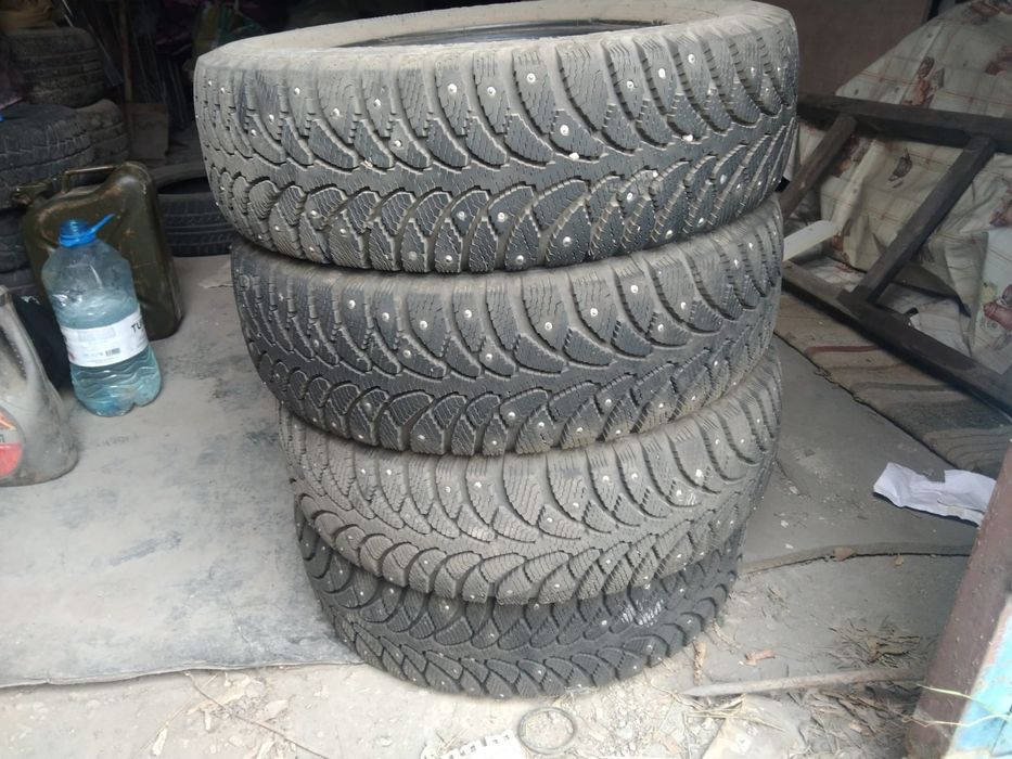 Срочно продам зимние шины