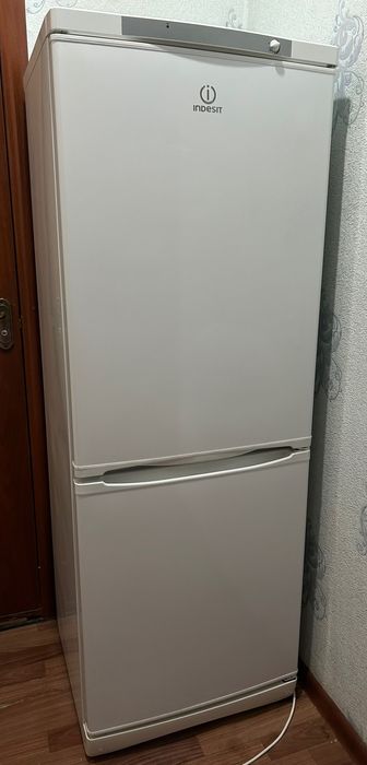 Продается холодильник Indesit