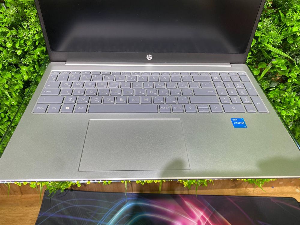 Hp i3ni eng soʻngi avlodi 8/512gb ssd boshlangʻich dasturchilar uchun