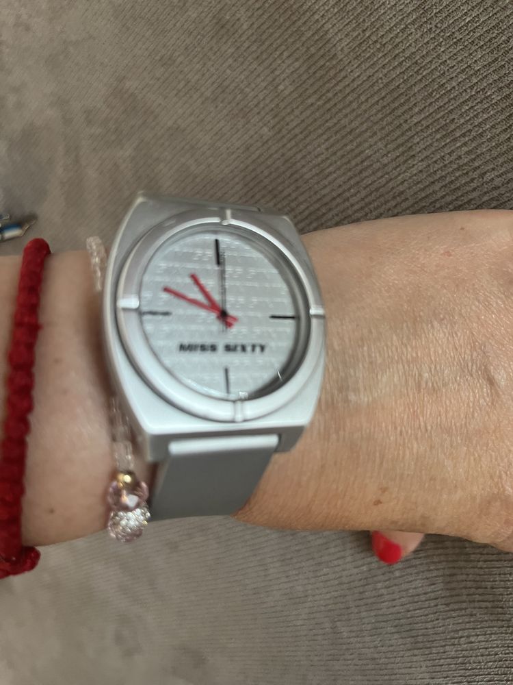 Часовник Miss Sixty