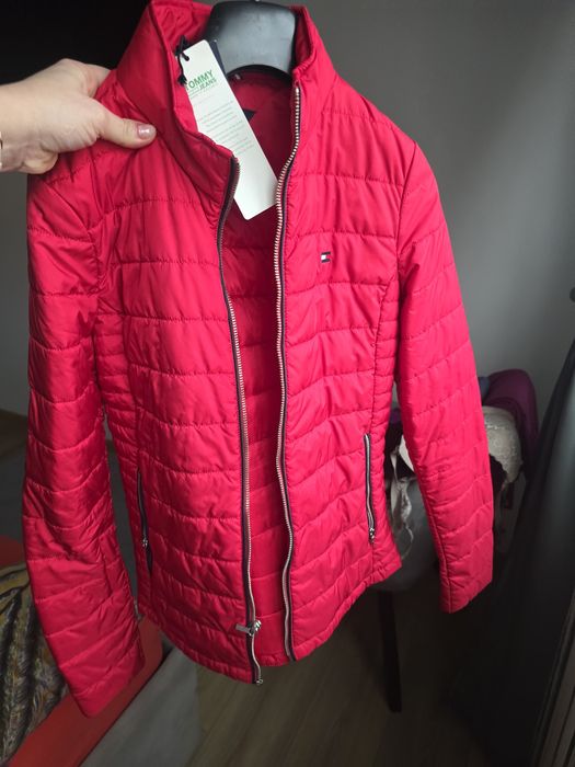 Geaca tommy hilfiger primavara mărime xs,s,rosu