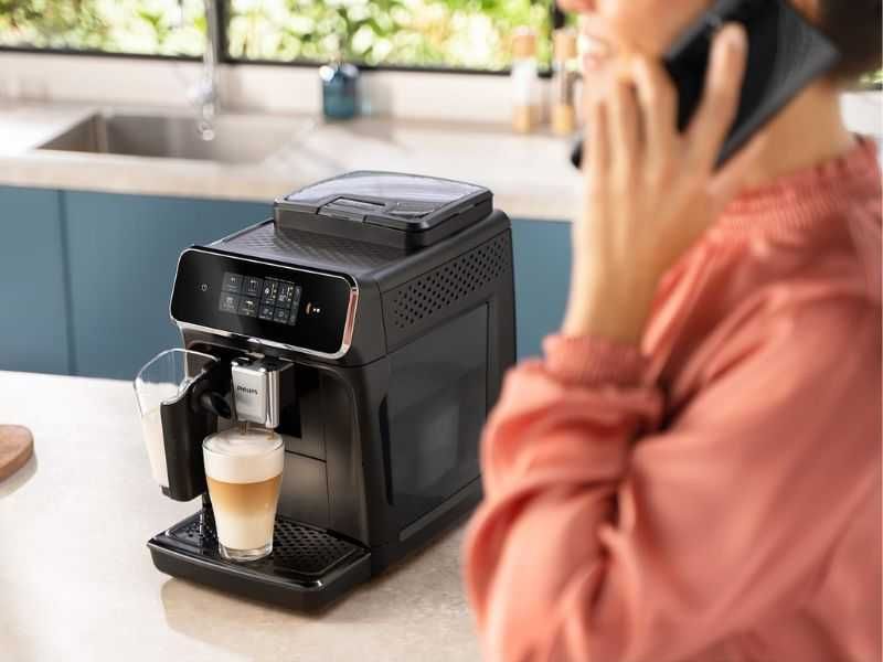 Кафемашина с LatteGo и Цветен Тъчскрийн Дисплей Philips 2300 Series