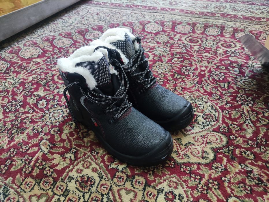 Продаю Safety ботинки за 10 000 тенге