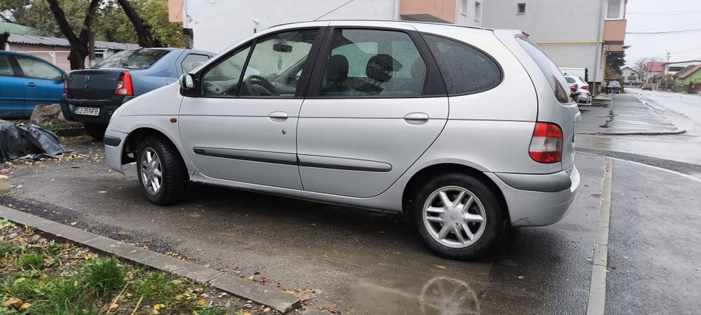 Renault megan scenic 1.6 benzina cu cutie de viteza automata 2002