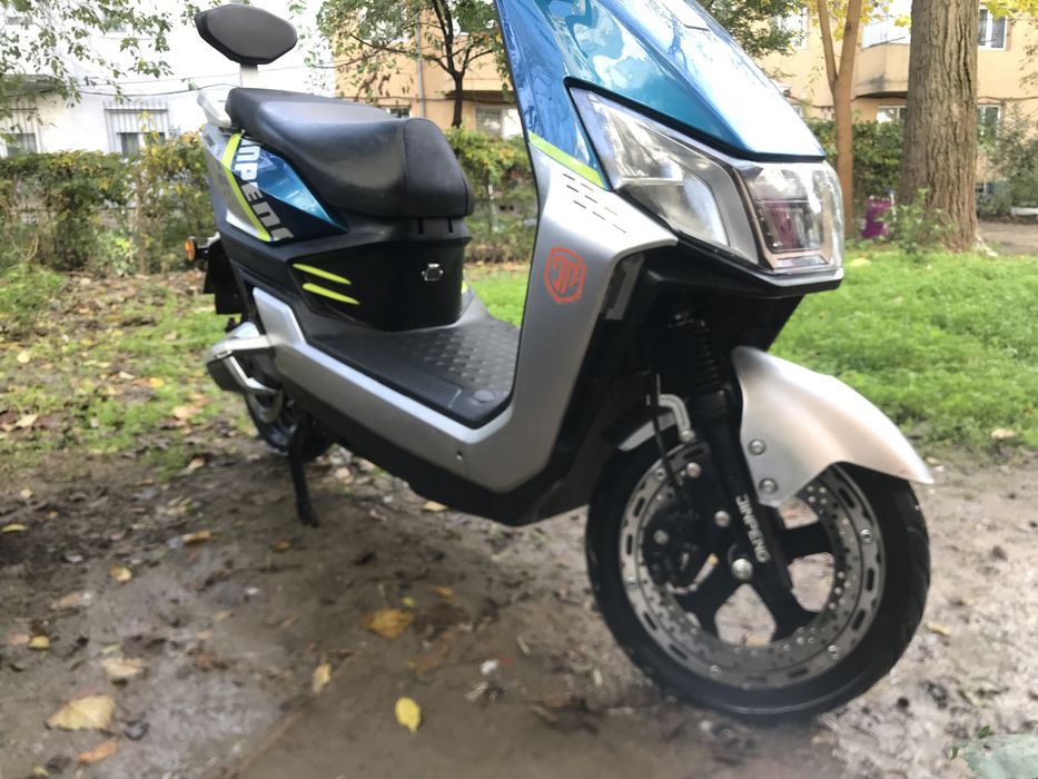 Vand-schimb scuter fara permis electric nou rar itp. Plus 1 gratis.