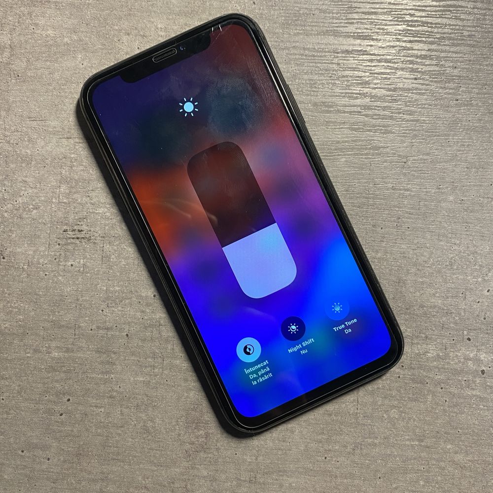  Iphone Xr  Truetone Activ // Baterie 89%