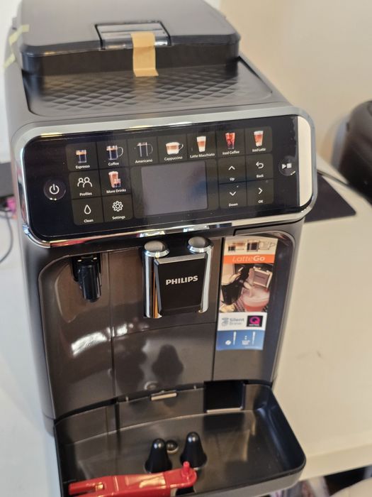 Espressor automat Philips LatteGo Seria 5500