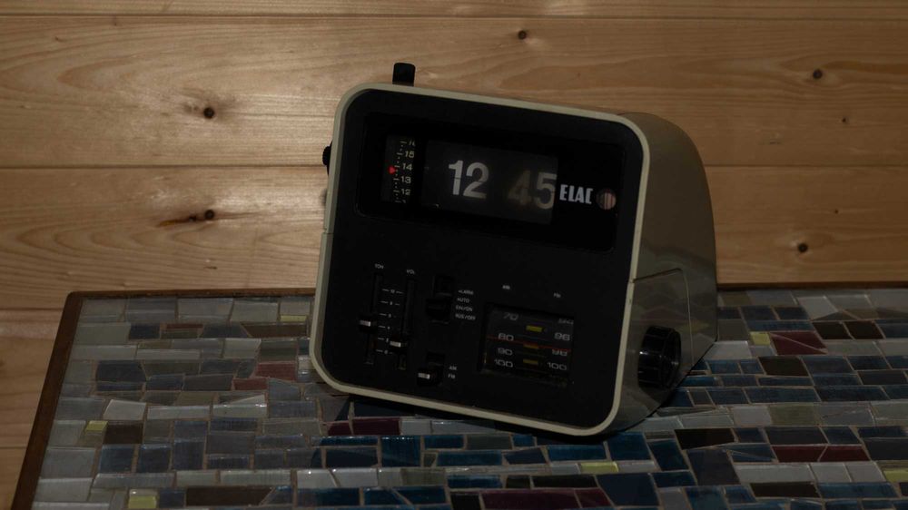 ceas cu radio vechi vintage