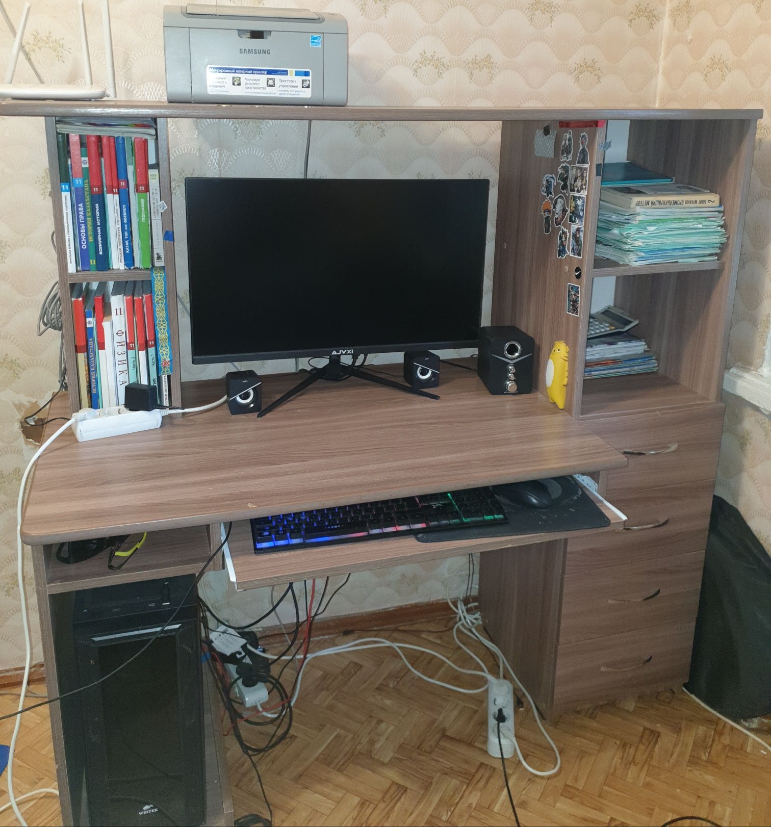 Продам компьютерный стол