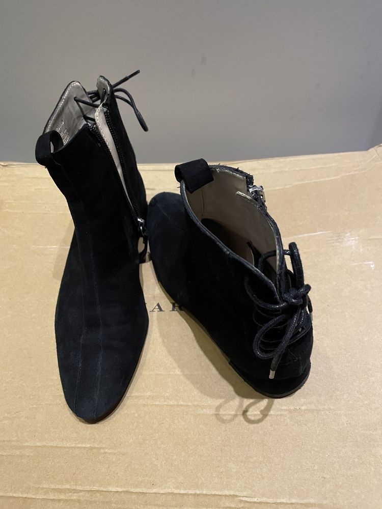 Botine Zara nr 35 din piele intoarsa