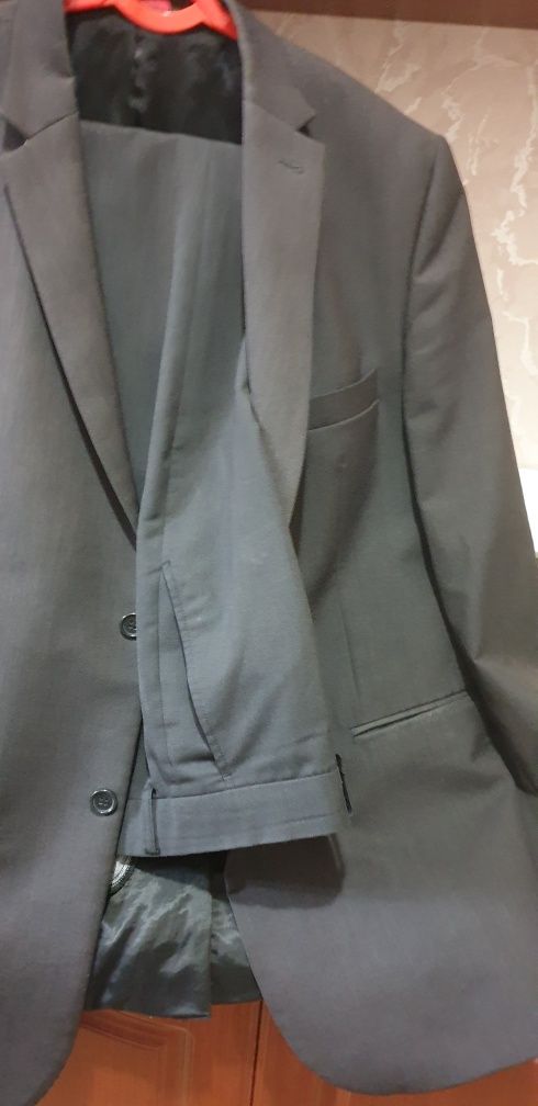 Мужской костюм серый брюки и пиджак