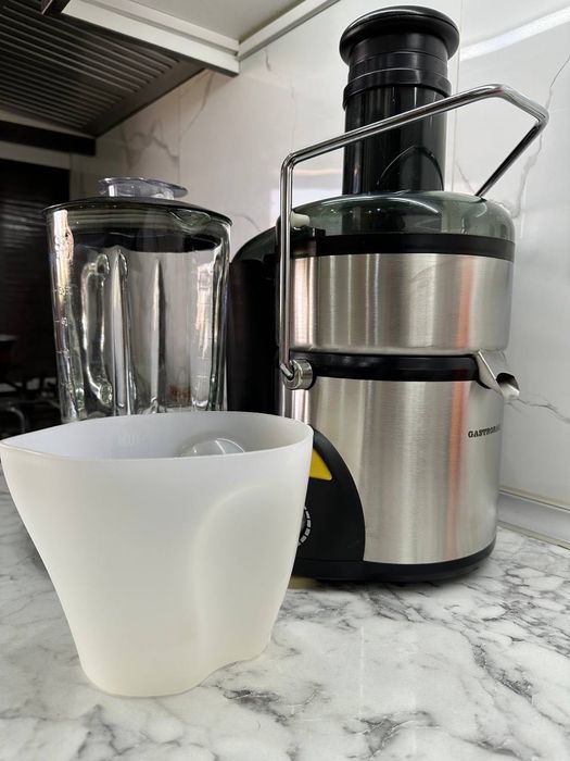 Соковыжималка и блендер в комплекте