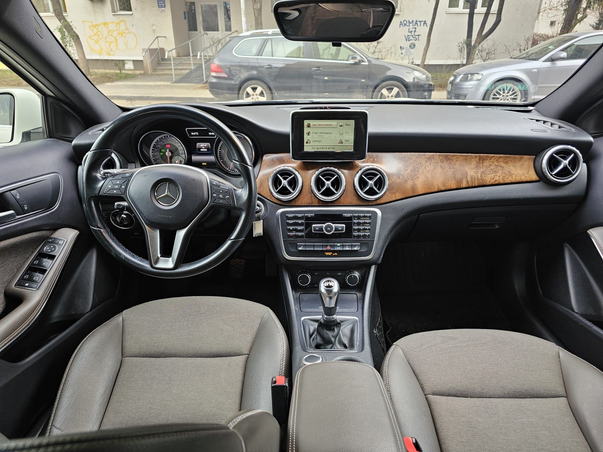 Mercedes GLA 200 Benzina, 91000 km, Interior Limited Edition:Bord Lemn