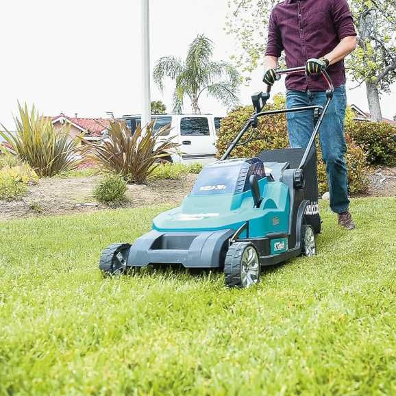 Акумулаторна косачка Makita DLM432Z, 18+18 V