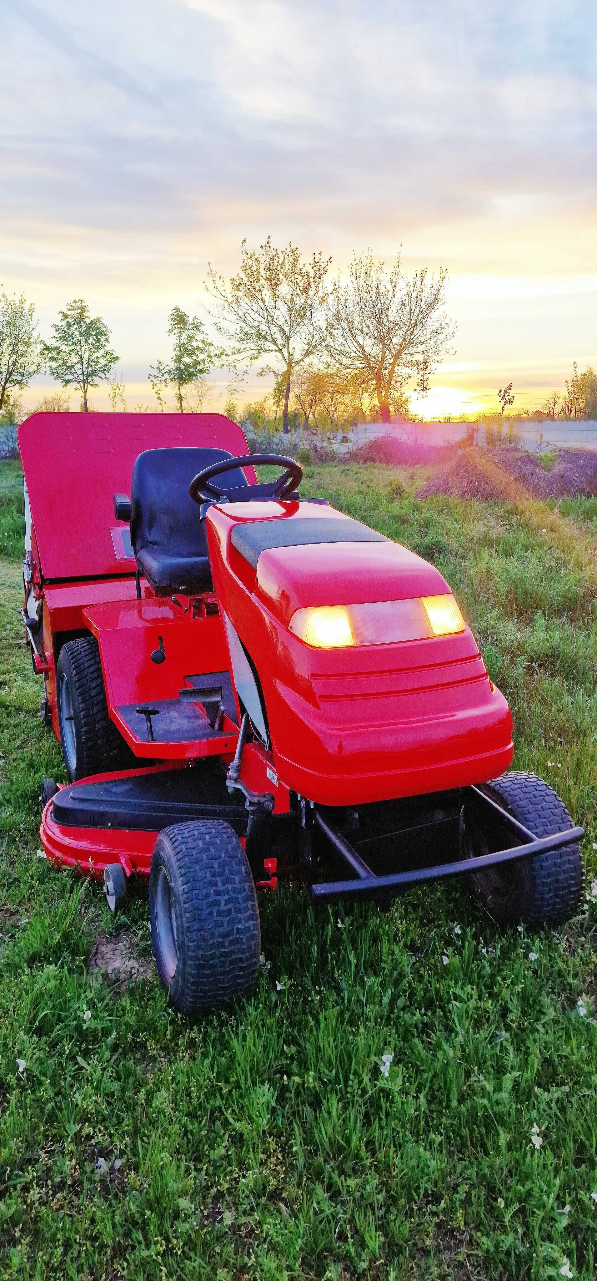 Tractoras profesional de tuns iarba Countax 22cp