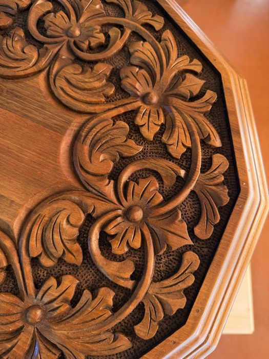 Маса от дърво орех