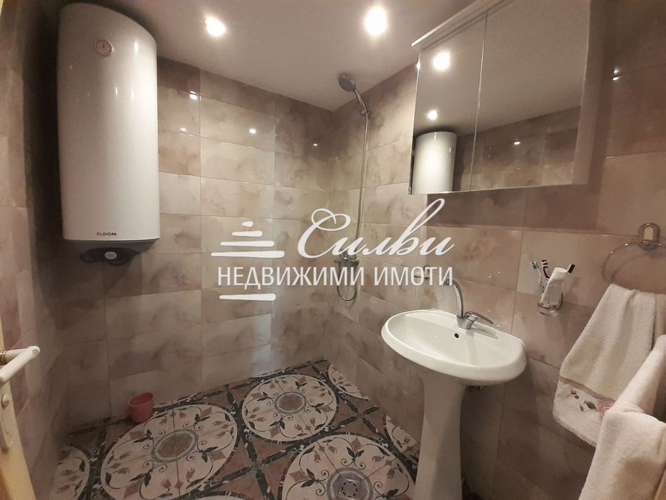 Просторен ЧЕТИРИСТАЕН апартамент в района на Пети полк!