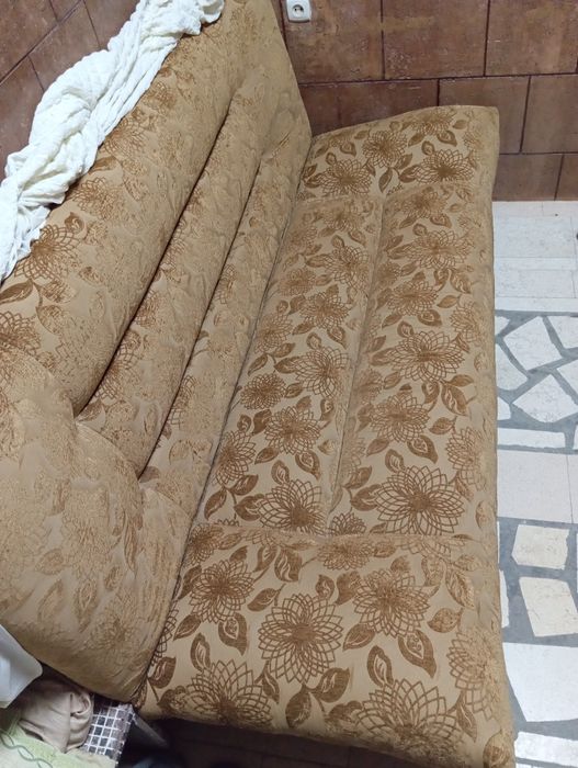 Продается  хороший диван