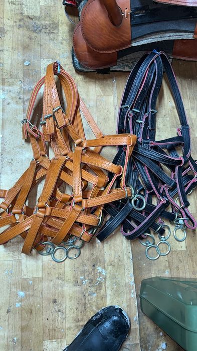Продам новые кожаные недоуздок для лошадей