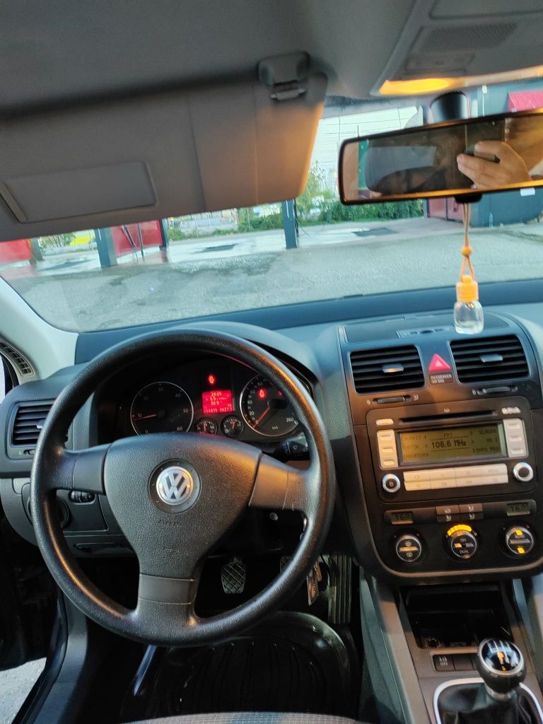 Vând Golf 5 1.9 TDI