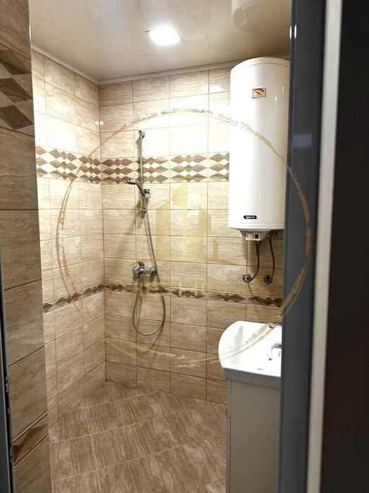 Дава се под наем Тристаен апартамент в Варна, ЖП Гара - 100 кв.м за 750 € - Снимка #6