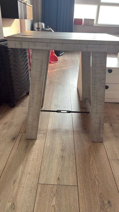 Дизайнерский столик из дерева