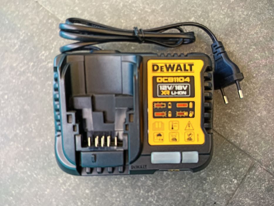 Încărcător rapid (4Ah) XR-DeWALT-DCB1104 (ca si DCB115), Nou, original